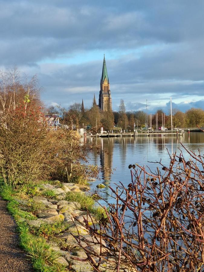 Ferienwohnung Schleiloge Mit Panoramablick Auf Die Schlei Schleswig Eksteriør bilde