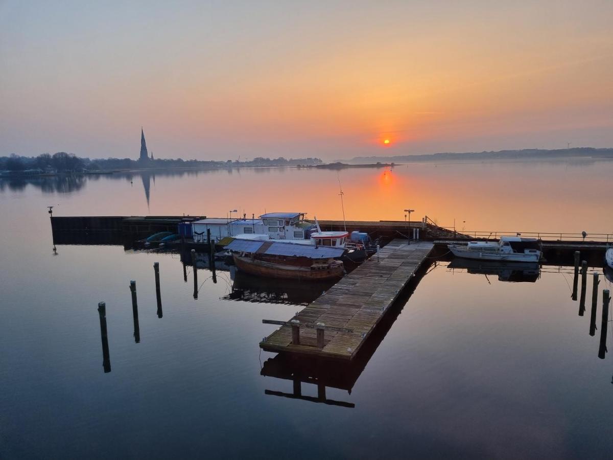 Ferienwohnung Schleiloge Mit Panoramablick Auf Die Schlei Schleswig Eksteriør bilde